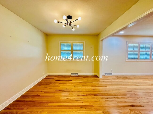 Building Photo - 11131 Wornall Rd