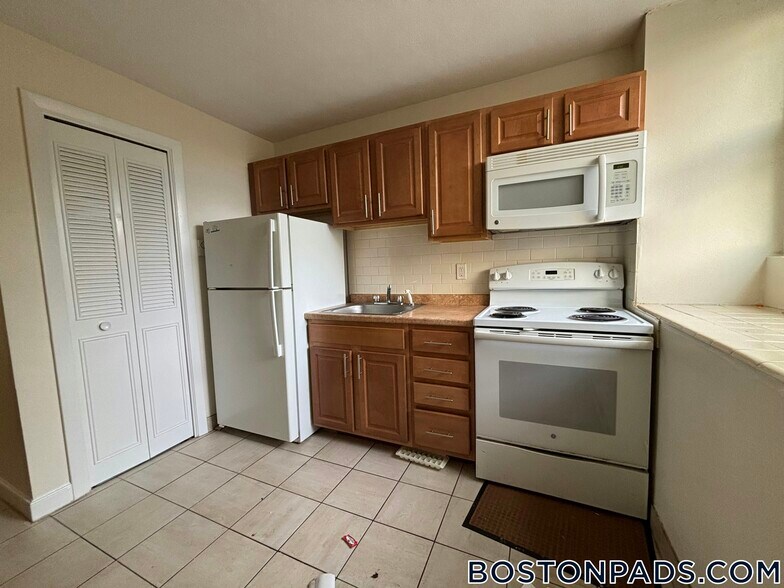 Building Photo - 10 Armington St