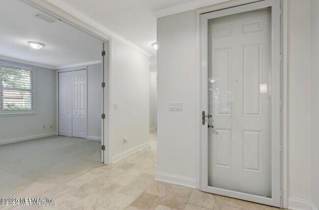 Building Photo - 156 Hidden Palms Ln