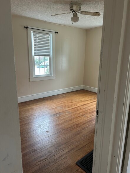 Primary Photo - 113 Lansing Ave