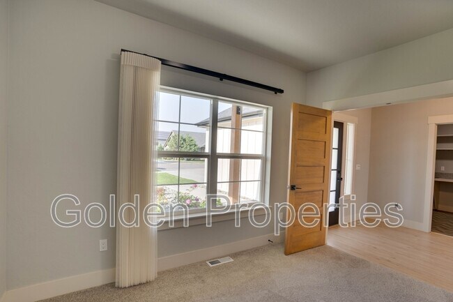 Building Photo - 1270 Tamarindo Ln
