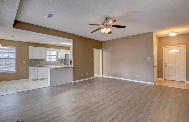 Building Photo - Highly Desirable 3-Bedroom Home with Modern Comforts.