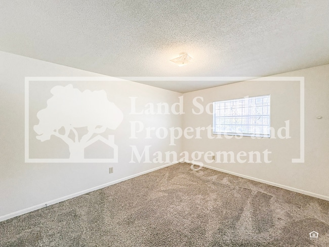 Building Photo - 324 Ariana St