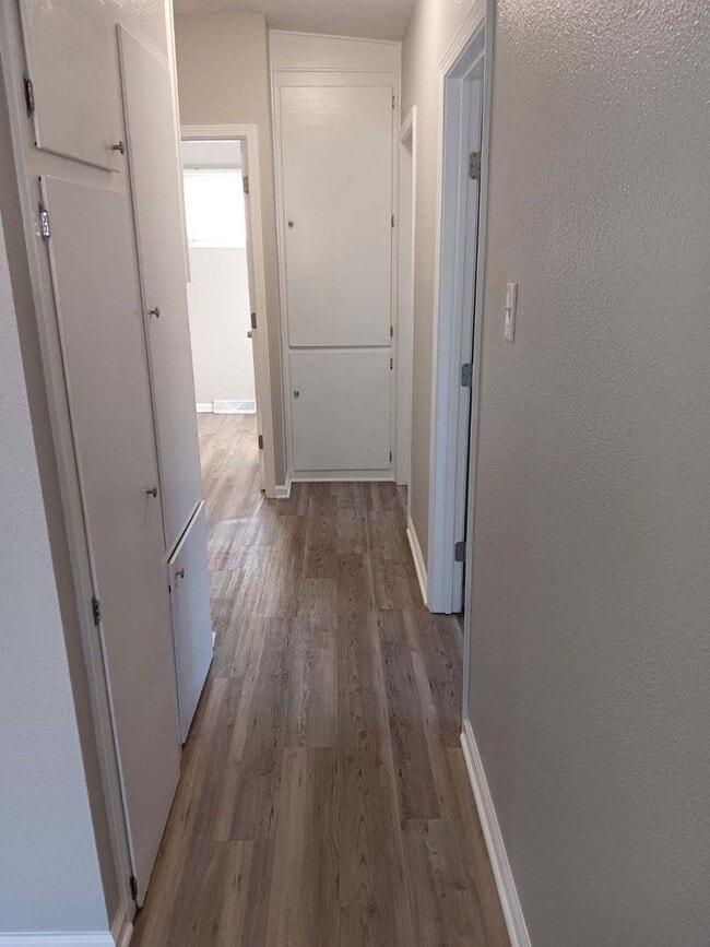 Building Photo - 3 bedroom 1 bath in Southwest Topeka