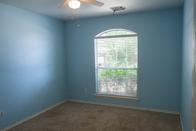 Building Photo - 4016 Bald Eagle Dr