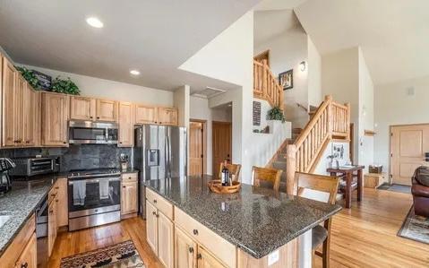 Building Photo - 105 Deer Track Ct