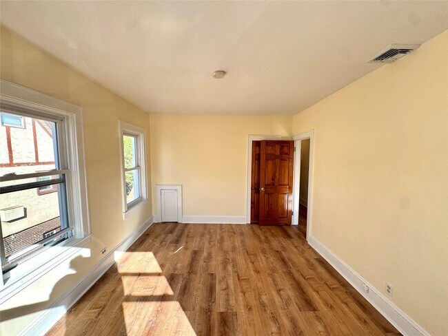 Building Photo - 130 Catskill Ave