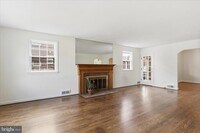 Building Photo - 904 N Ivy St