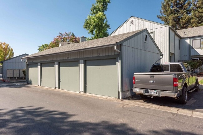 Building Photo - 422 Occidental Cir