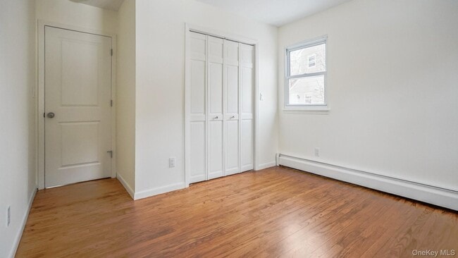 Building Photo - 100 E Sunnyside Ln