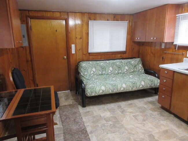 Building Photo - Cozy & Comfortable & Furnished Tiny House