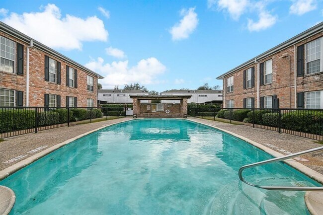 Building Photo - 6402 Del Monte Dr