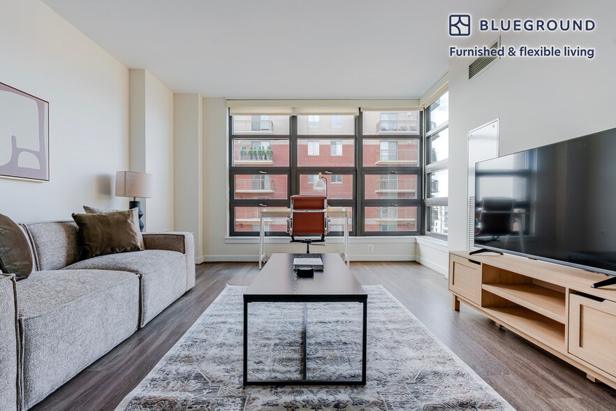 Building Photo - 3444 Fairfax Dr