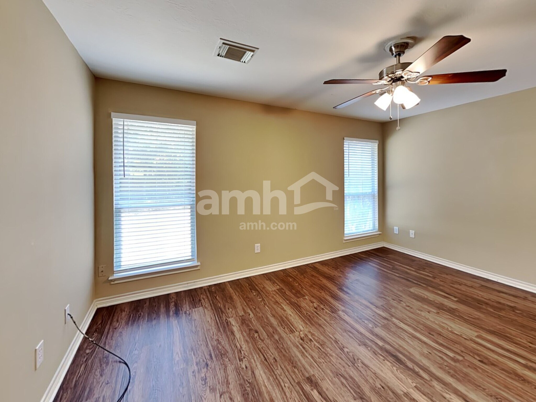 Building Photo - 2218 Shady Pine Dr