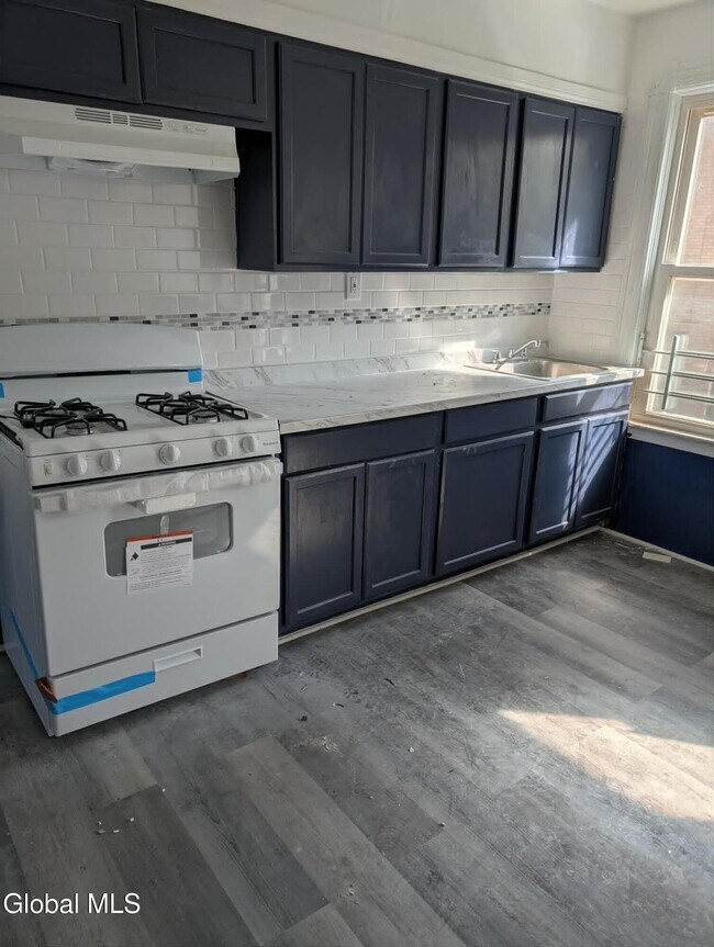 Building Photo - 120 Degraff St