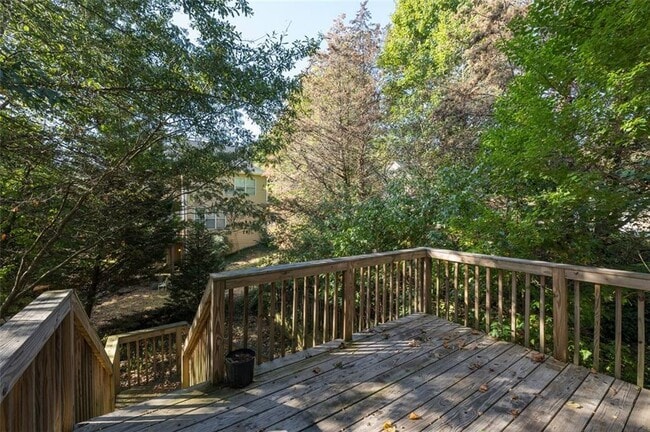 Building Photo - 2707 Silver Hill Terrace SE