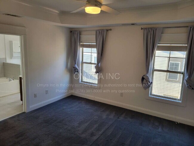 Building Photo - Stunning Townhome Overlooking Beltline at Grant Park!