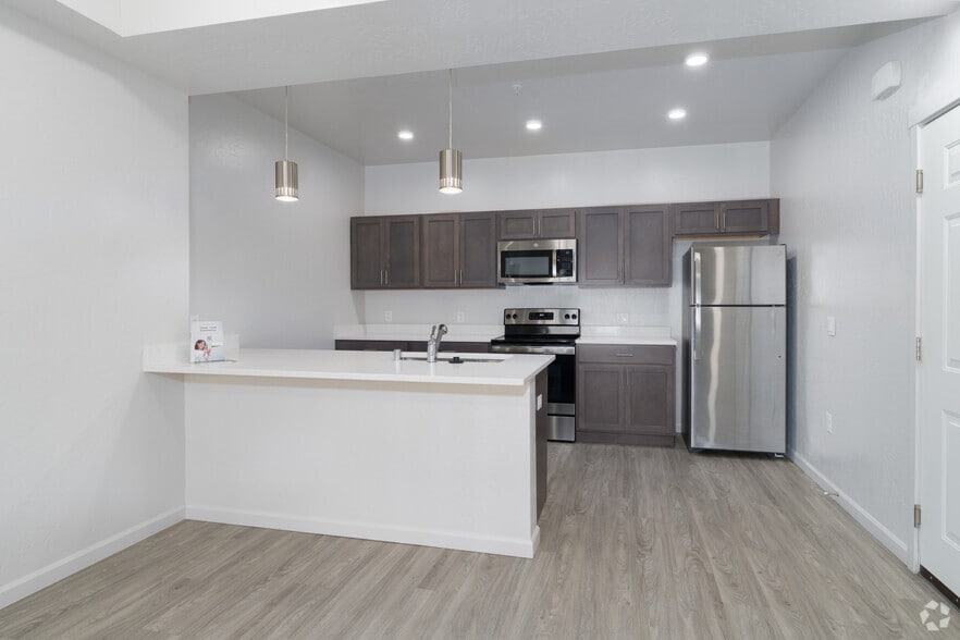 1BR, 1BA - 710SF - Dining Room - Cameo Flats