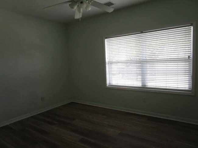 Building Photo - 6111 Shorewood Way