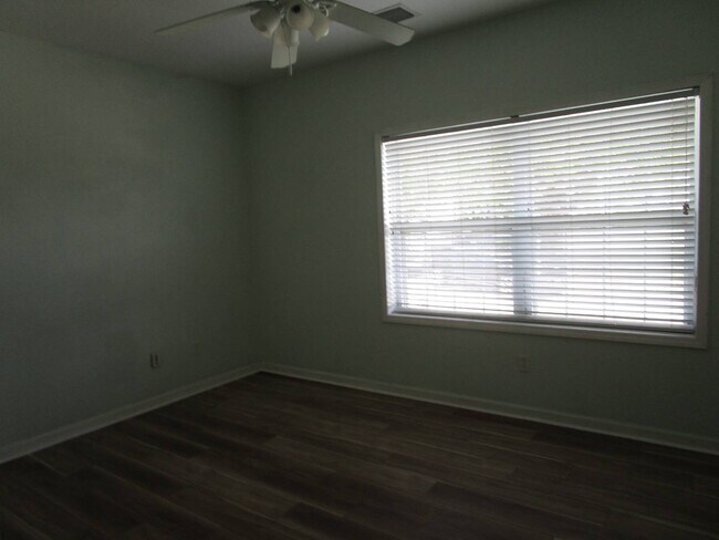 Building Photo - 6111 Shorewood Wy