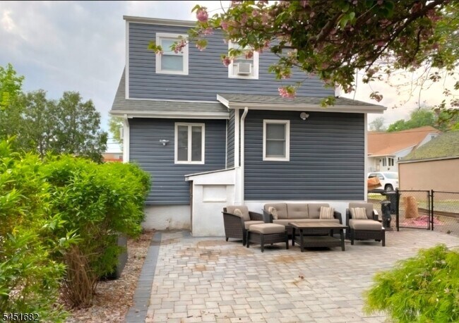 Building Photo - 2 Linwood Terrace
