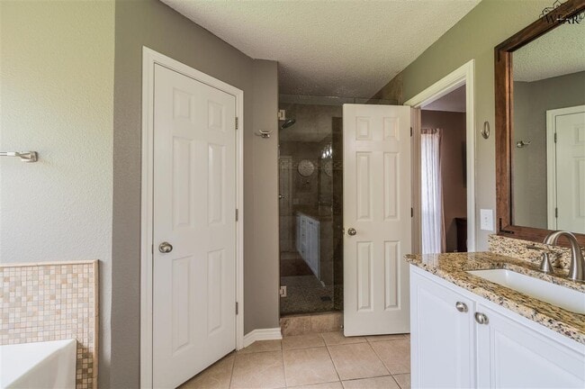 Building Photo - 4807 Libby Dr