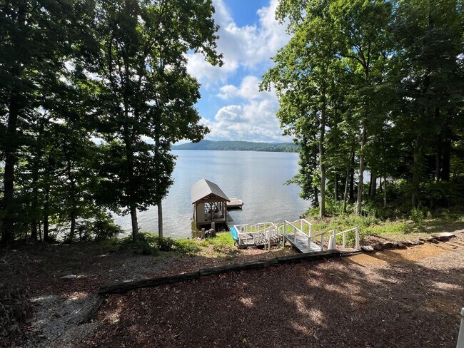 Building Photo - Slice of Paradise: 3-Bedroom, 2-Bathroom Fully Furnished Waterfront Rental
