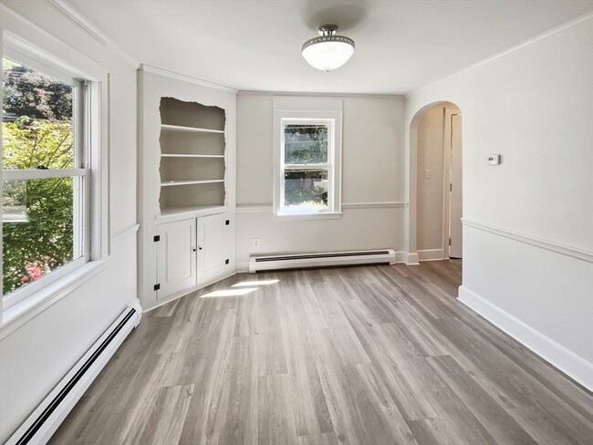 Building Photo - 312 Linden St