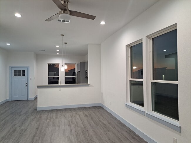 Building Photo - 3320 Noor St
