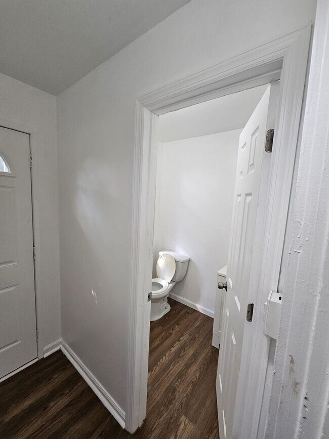 Building Photo - 3 bed 1 bath