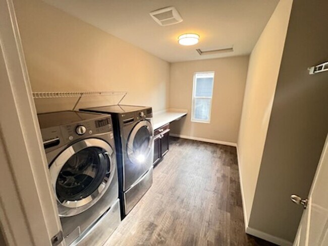 Building Photo - 5 Bedroom plus a Bonus Room in Gig Harbor