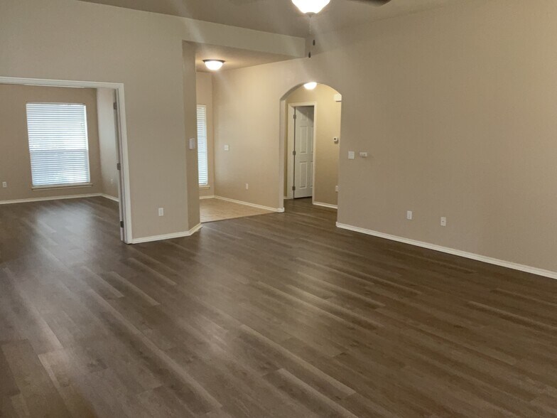 Building Photo - 4560 S 204th E Ave