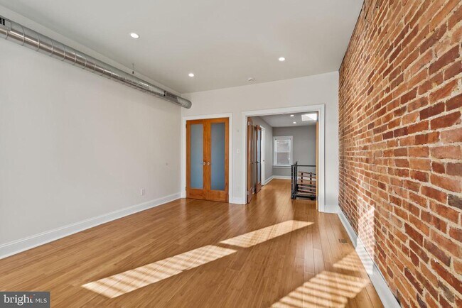 Building Photo - 412 E Lanvale St