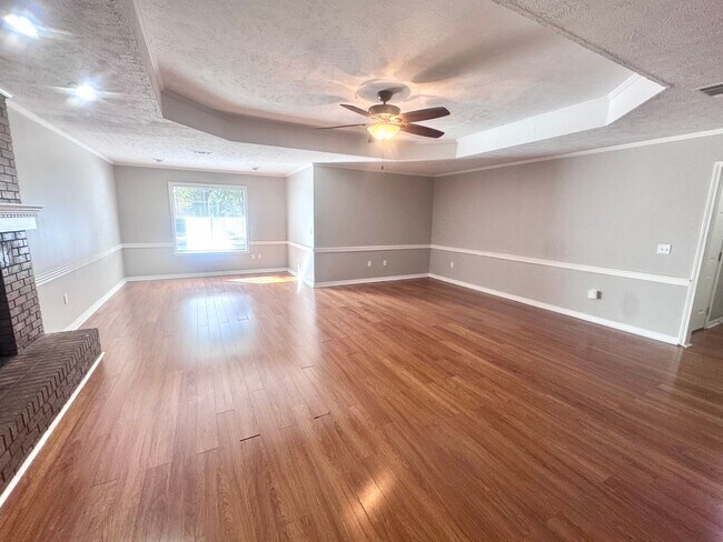 Building Photo - Spacious 4/2 on Corner Lot for Rent in Bra...
