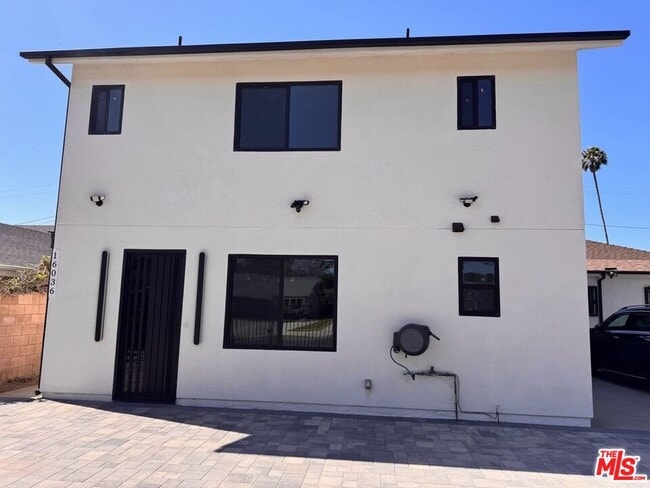Building Photo - 16036 Acre St