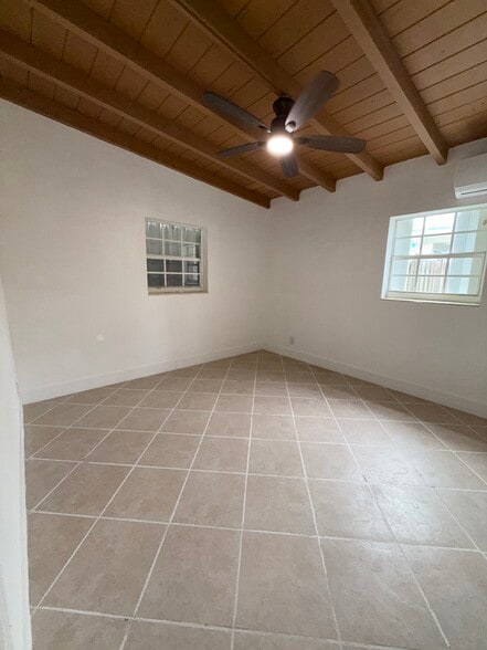 Building Photo - 1421 N Andrews Ave