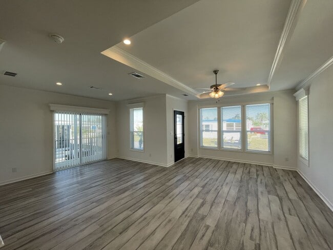 Building Photo - 409 Bimini