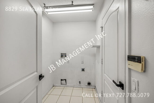 Building Photo - 8829 Sea Island Way