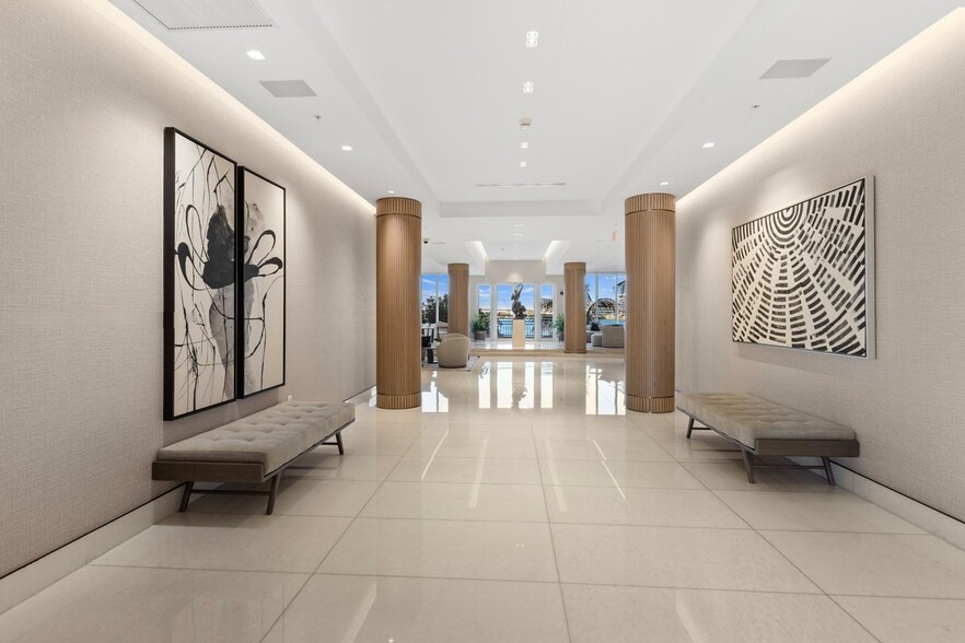 Building Photo - 888 Brickell Key Dr