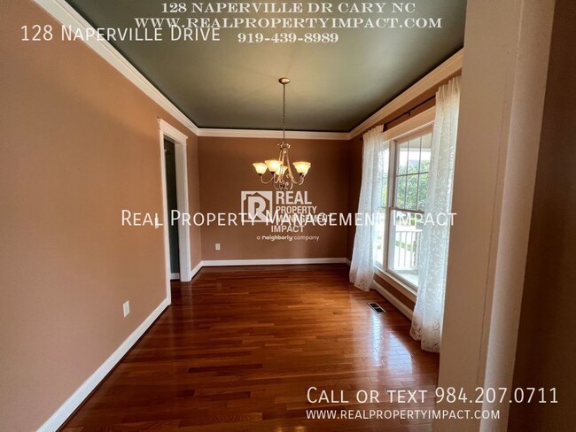 Building Photo - Beautiful 4 Bedroom 2.5 Bath with welcomin...