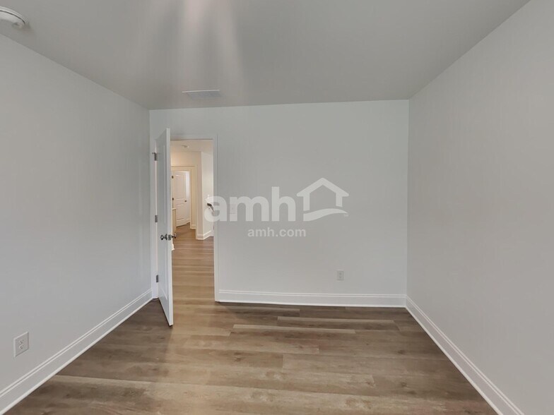 Building Photo - 207 Argea Dr