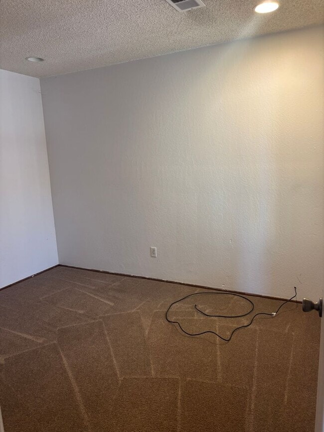 Building Photo - Charming Two-Bedroom, Two-Bath Duet in Pri...