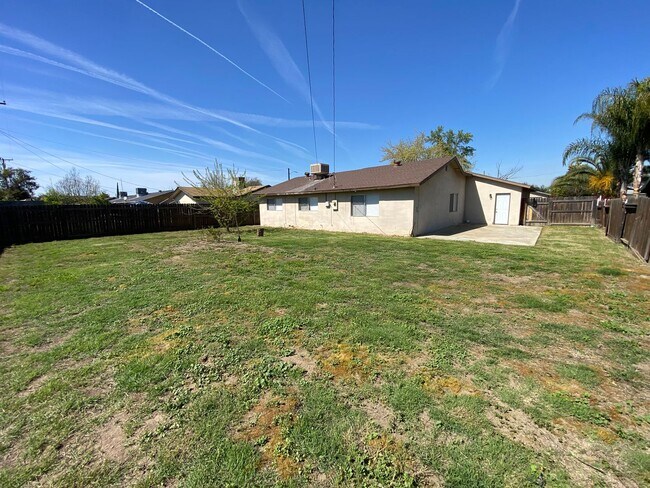 Building Photo - Tulare Home for Rent coming soon!