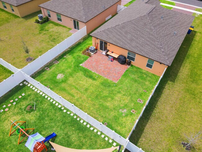 Building Photo - 701 Carlyle Wy