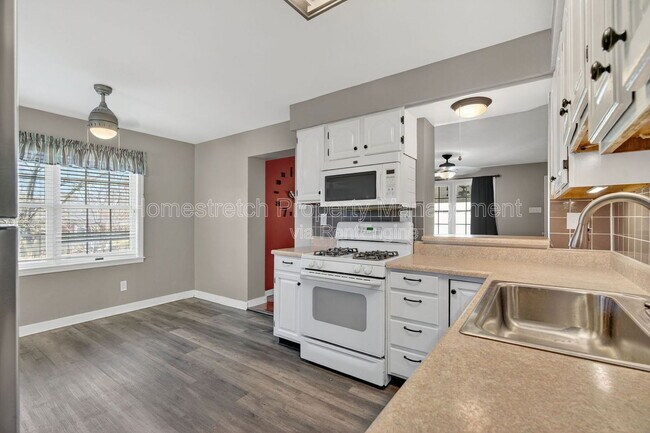 Building Photo - 1255 St Antoine St