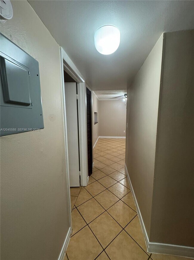 Building Photo - 10865 SW 112th Ave