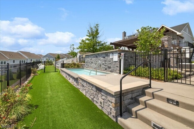 Building Photo - 121 Sequoia Dr