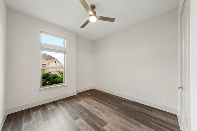 Building Photo - 2089 Abela Dr
