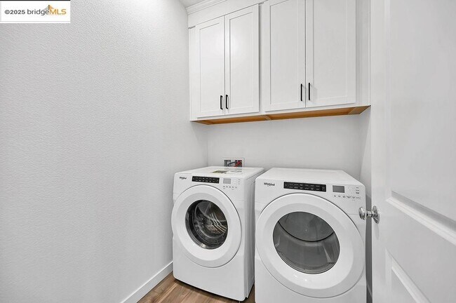 Building Photo - 354 Astilbe St