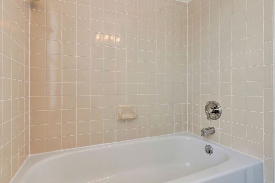 Building Photo - 206 Glenwood Ave